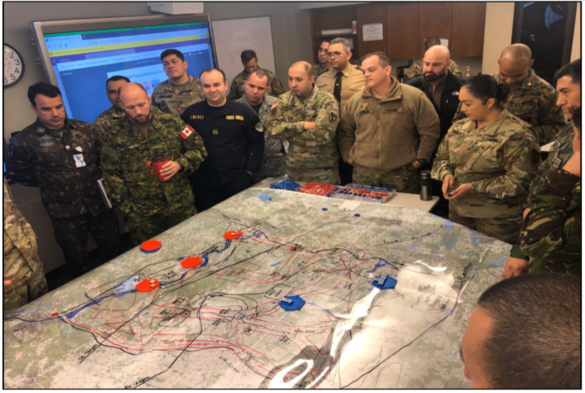 Figura 2 - Aula de Divisão de Infantaria em Operações Ofensivas (Curso de Comando e EstadoMaior 2019, WHINSEC, Fort Benning,Geórgia, EUA)